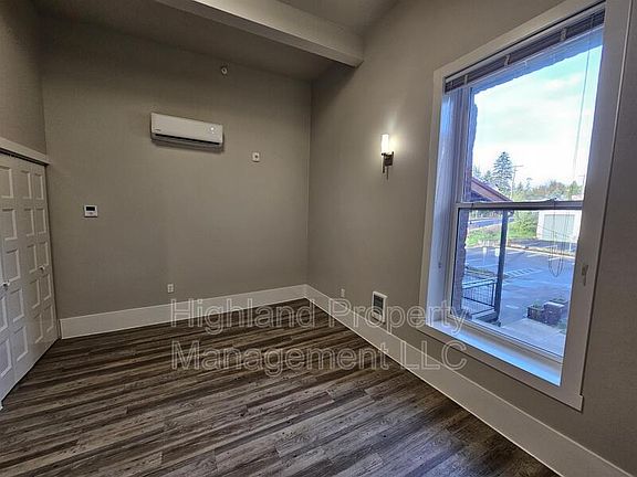 5th image of 260 SE Paradise St #1