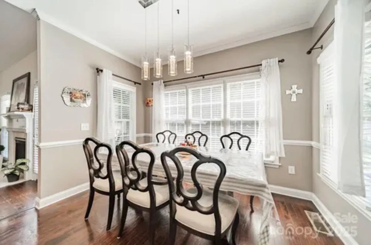 4 bed, 2135 sqft, $3,200 — Photo 4
