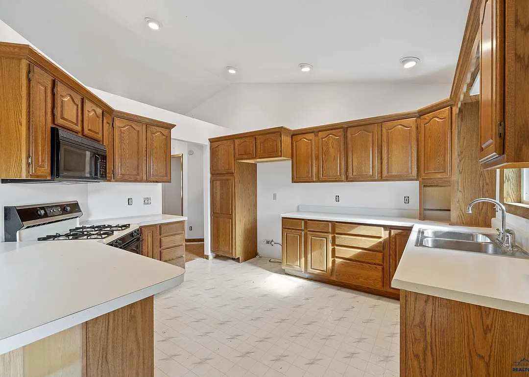 2 bed, 2759 sqft, $2,150 — Photo 4