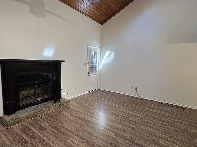 313 Westcliff Ctr — Photo 13