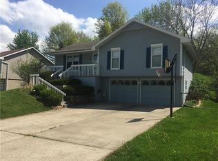 801 E Summit St, Smithville, MO 64089