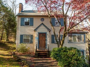 46 Gillette Rd, Gillette, NJ 07933