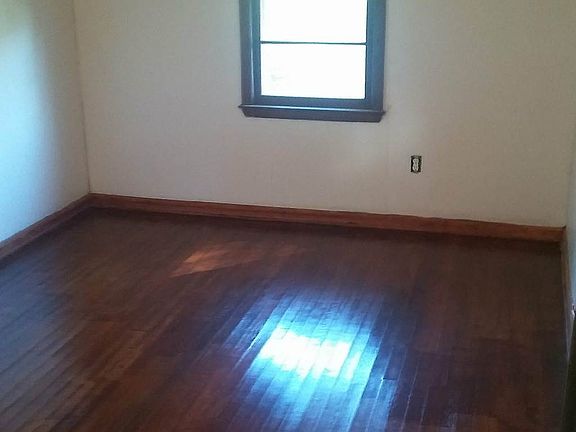 2nd image of 106 Pine St