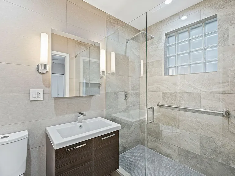 2850 W Henderson St — Photo 5