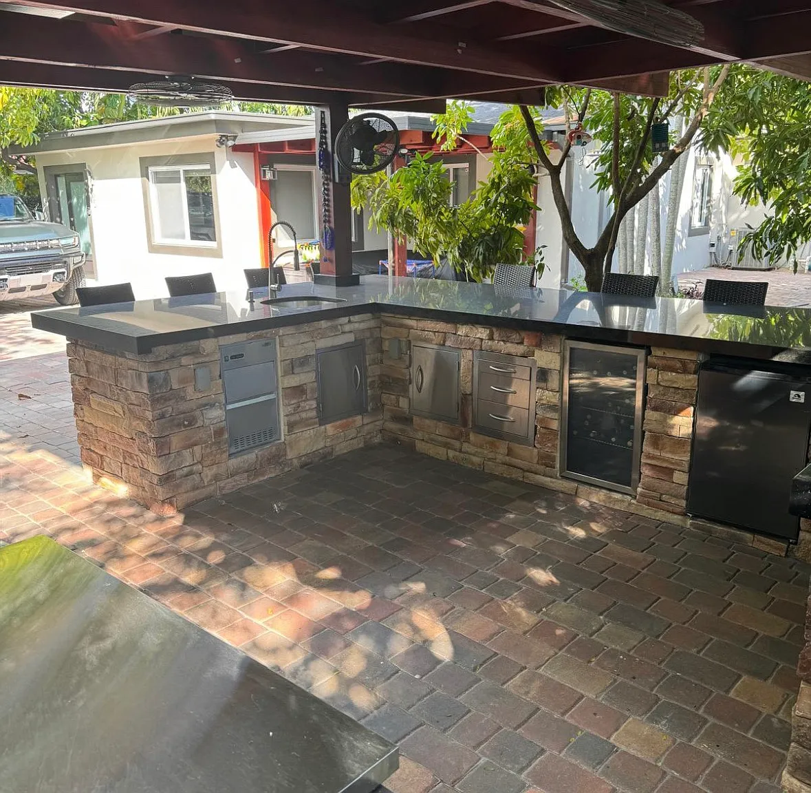 201 NW 52nd Ave — Photo 3