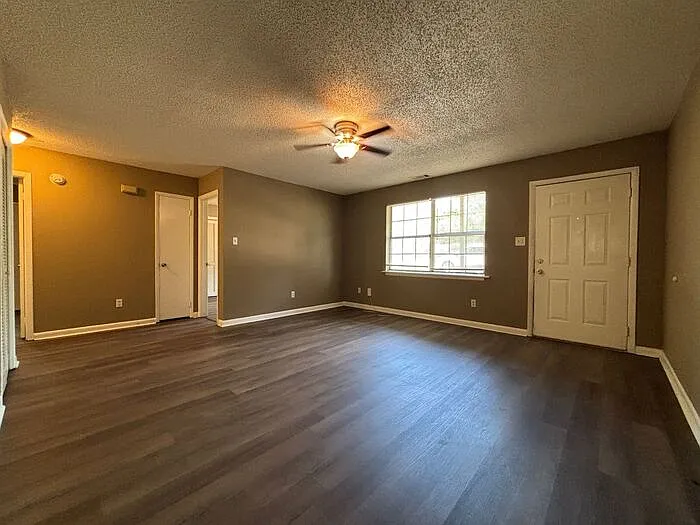 11824 E Gateway Dr SE — Photo 3