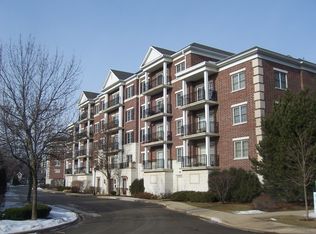 412 McDaniels Cir APT 203, Clarendon Hills, IL 60514