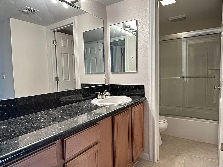 740 W Elm St #235 — Photo 13