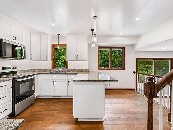2nd image of 1086 Carlton Dr