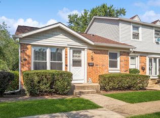4028 Oxford Ct, Streamwood, IL 60107
