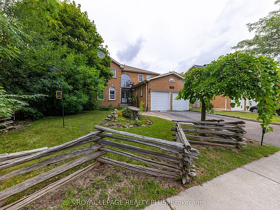 2nd image of 5523 Edencroft Cres