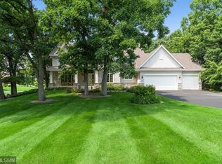 11 Hillcrest Dr, Dellwood, MN 55110