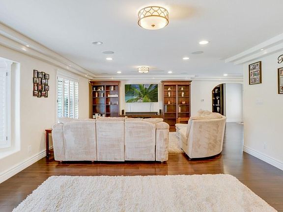 4th image of 5200 White Oak Dr
