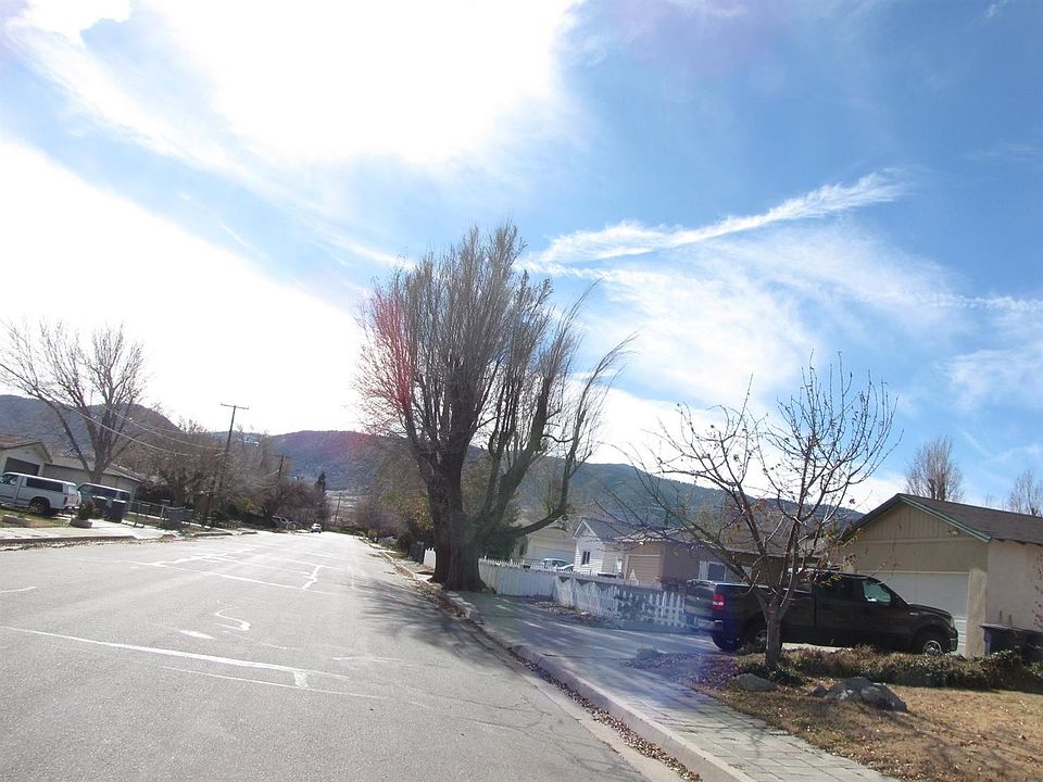 2nd image of 817 Oakwood St