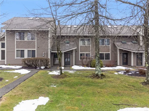 1135 Gristmill Ln, Hidden Valley, PA 15502