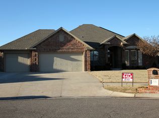3301 Red Maple Ln, Moore, OK 73170