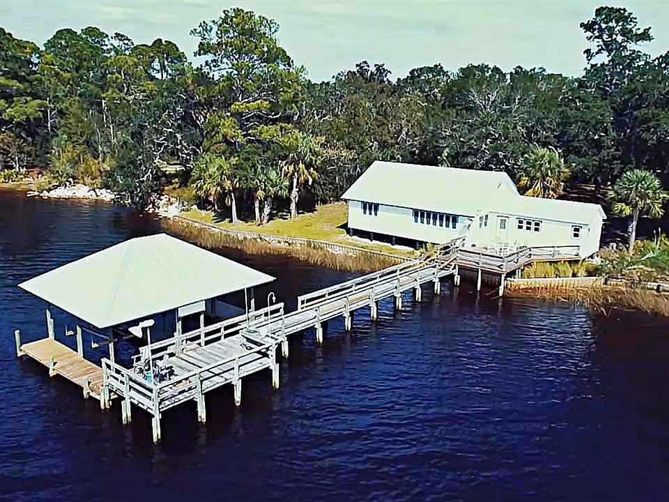 1st image of 8 River Dr
