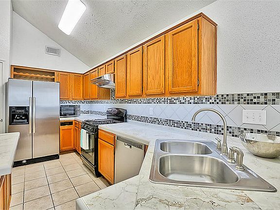 5th image of 19519 Horden Creek Dr