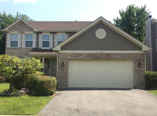 1028 Lakewood Cir, Naperville, IL 60540