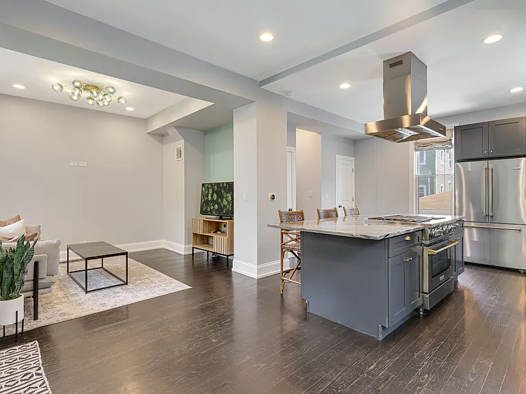 2823 N Albany Ave — Photo 3