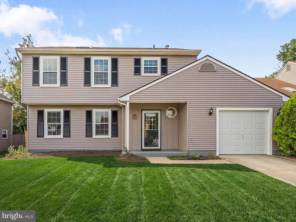 1st image of 10 Sleepy Hollow Ln