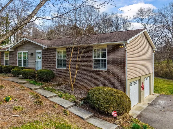 8802 Gatwick Dr, Knoxville, TN 37922