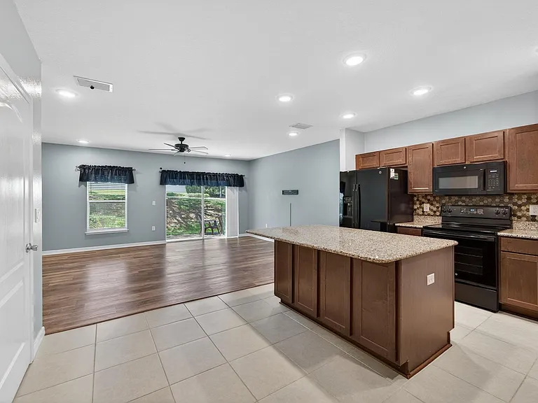 3842 Hampstead Ln — Photo 8