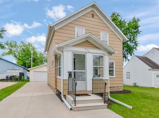 423 W 7th St, Kaukauna, WI 54130