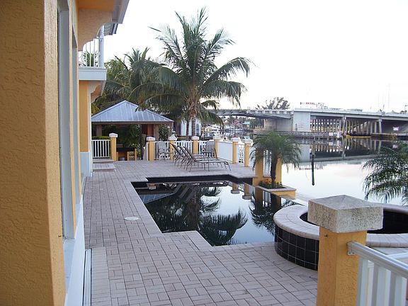 4th image of 2087 S Waterway Dr