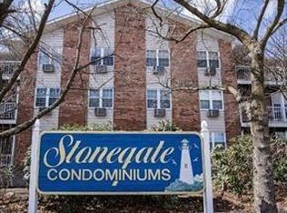 27 Bullocks Point Ave APT 8B, Riverside, RI 02915