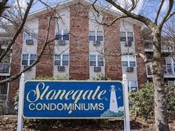 27 Bullocks Point Ave APT 8B, Riverside, RI 02915