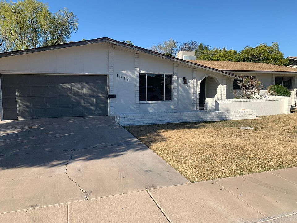 1st image of 1920 E Meadow Dr