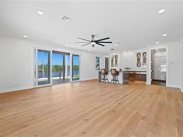 1836 Harbor Ln — Photo 26