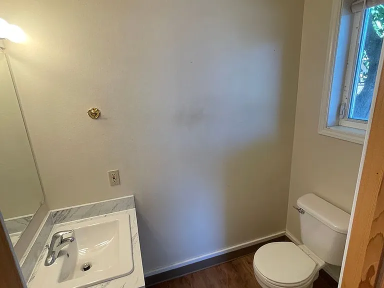 1300 N Brooklane St — Photo 9
