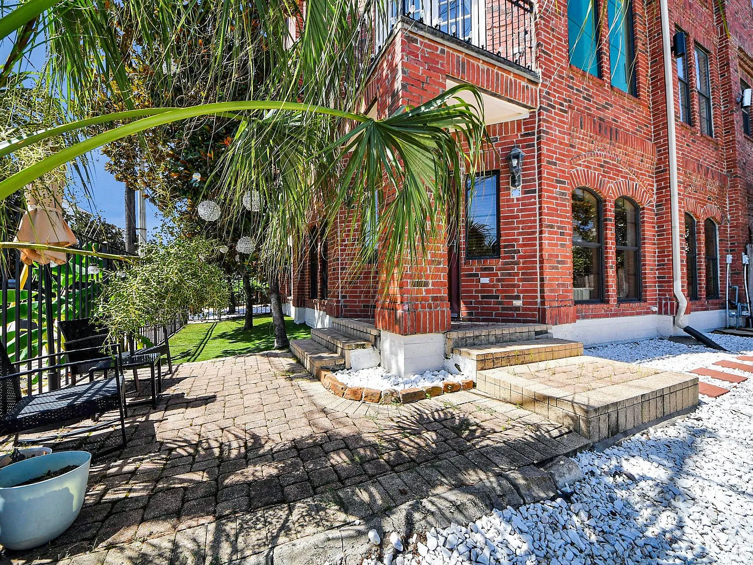 2 bed, 2.0 bath, 2436 sqft, $3,500 — Photo 3