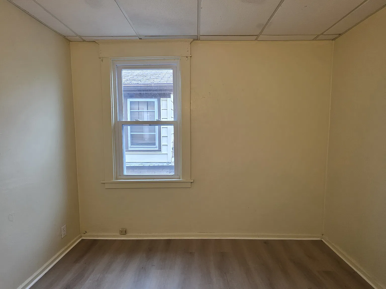 3 bed, 900 sqft, $900 — Photo 2