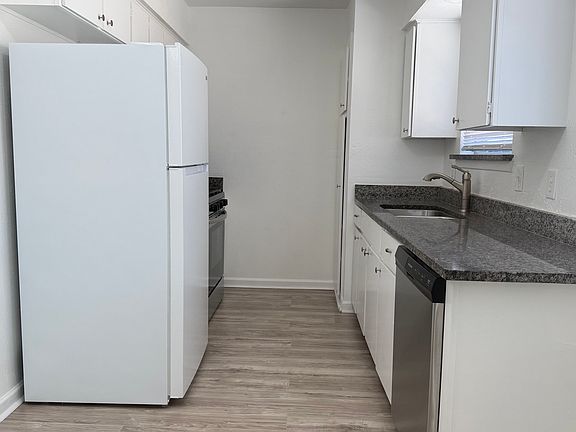 5th image of 629 Chambers St