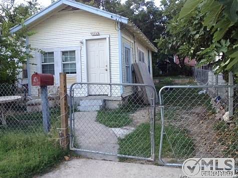 2nd image of 1107 Leal St