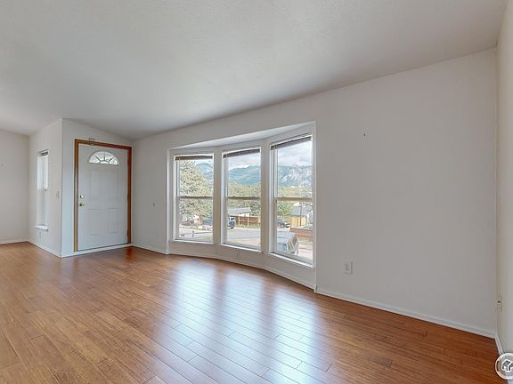 4th image of 446 Columbine Ave