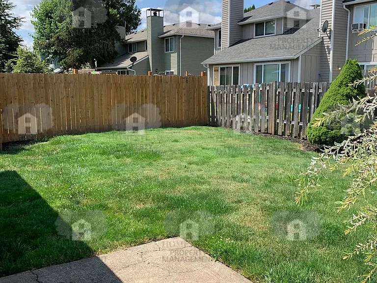 1085-1087 Raffon Ct SE — Photo 16