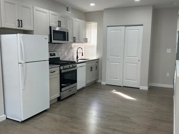 3820 Poplar St, Philadelphia, PA 19104