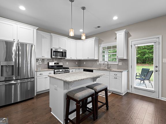 2nd image of 7 S York Dr