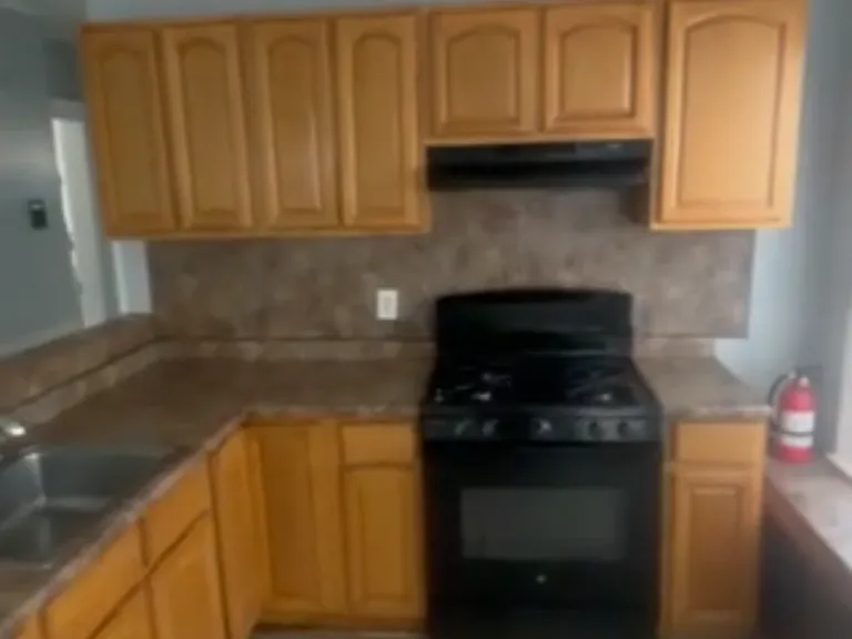 4 Brown Ave #2 — Photo 8