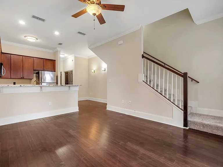 380 E Bradford Rd — Photo 4