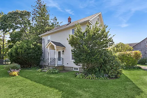 335 Herricks Ln Photo 1