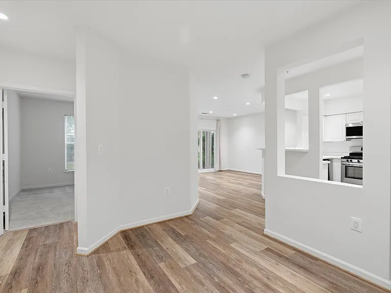 12915 Alton Sq #113 — Photo 10