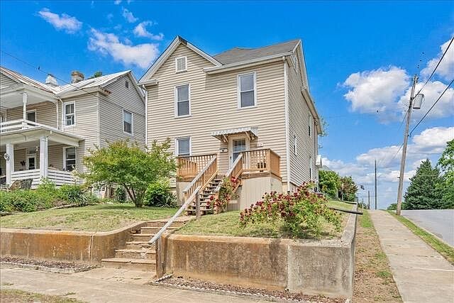 1st image of 640 Mountain Ave SE