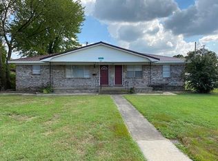 141 W Main St, Gentry, AR 72734