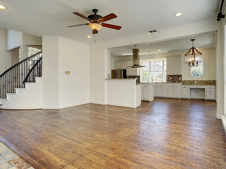 1307 Normandy Dr — Photo 12