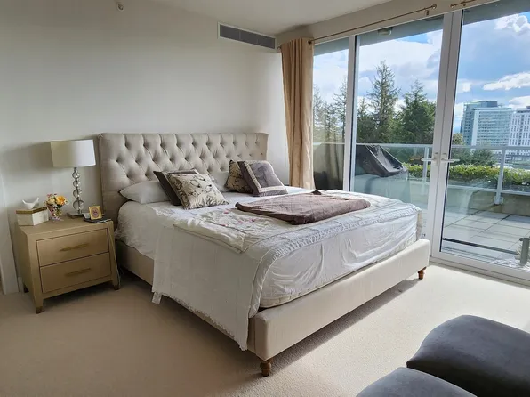 876 Keith Rd #402, West Vancouver, BC V7T 1M3